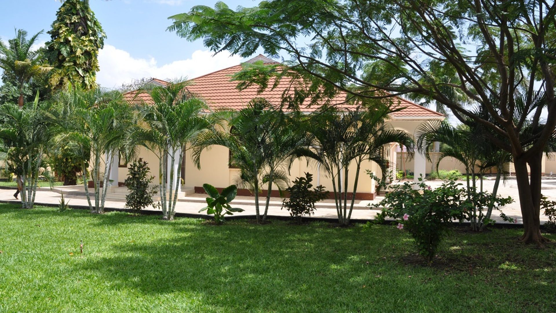 Garden in Rental Home in Oysterbay by Tanganyika Estate Agents