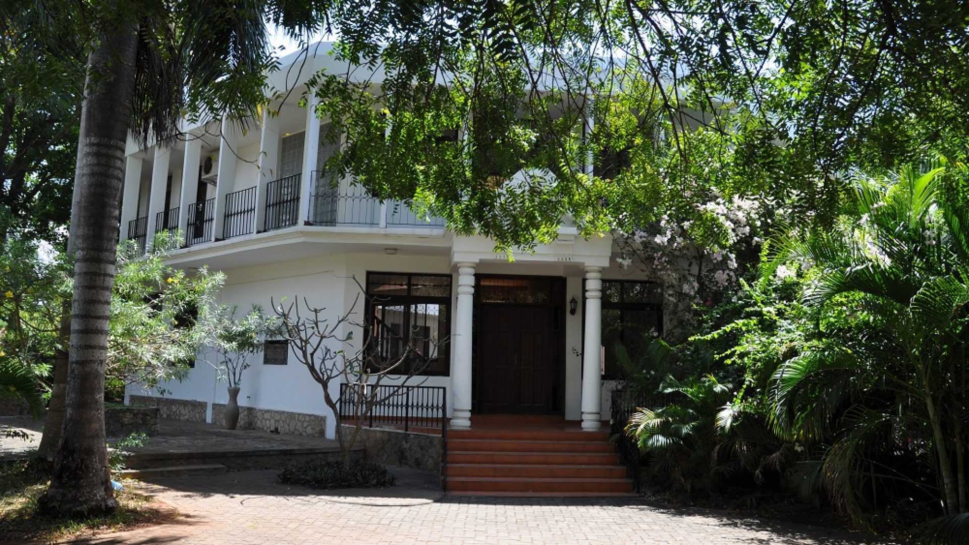 Standalone House for Rent in Oyster Bay