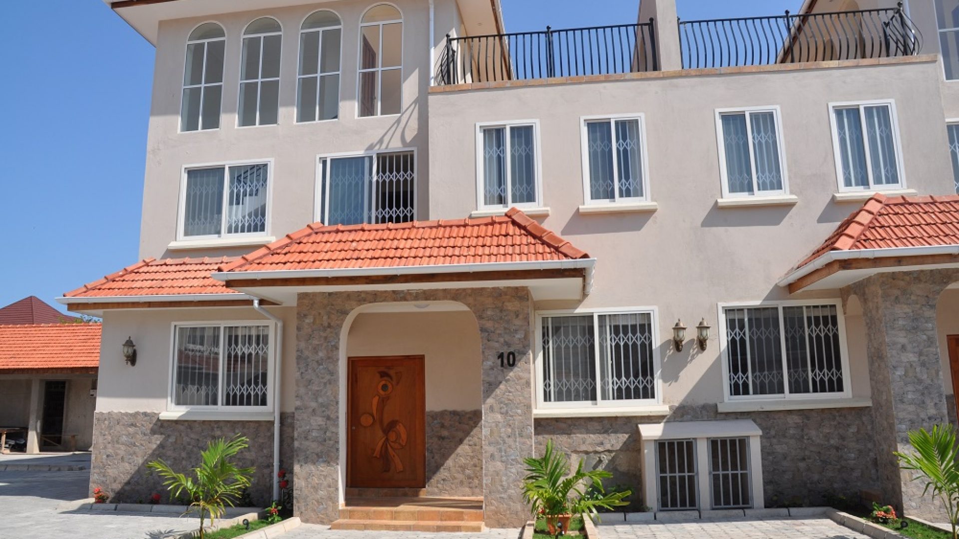 4 Bedroom Furnished Villas in Oyster Bay