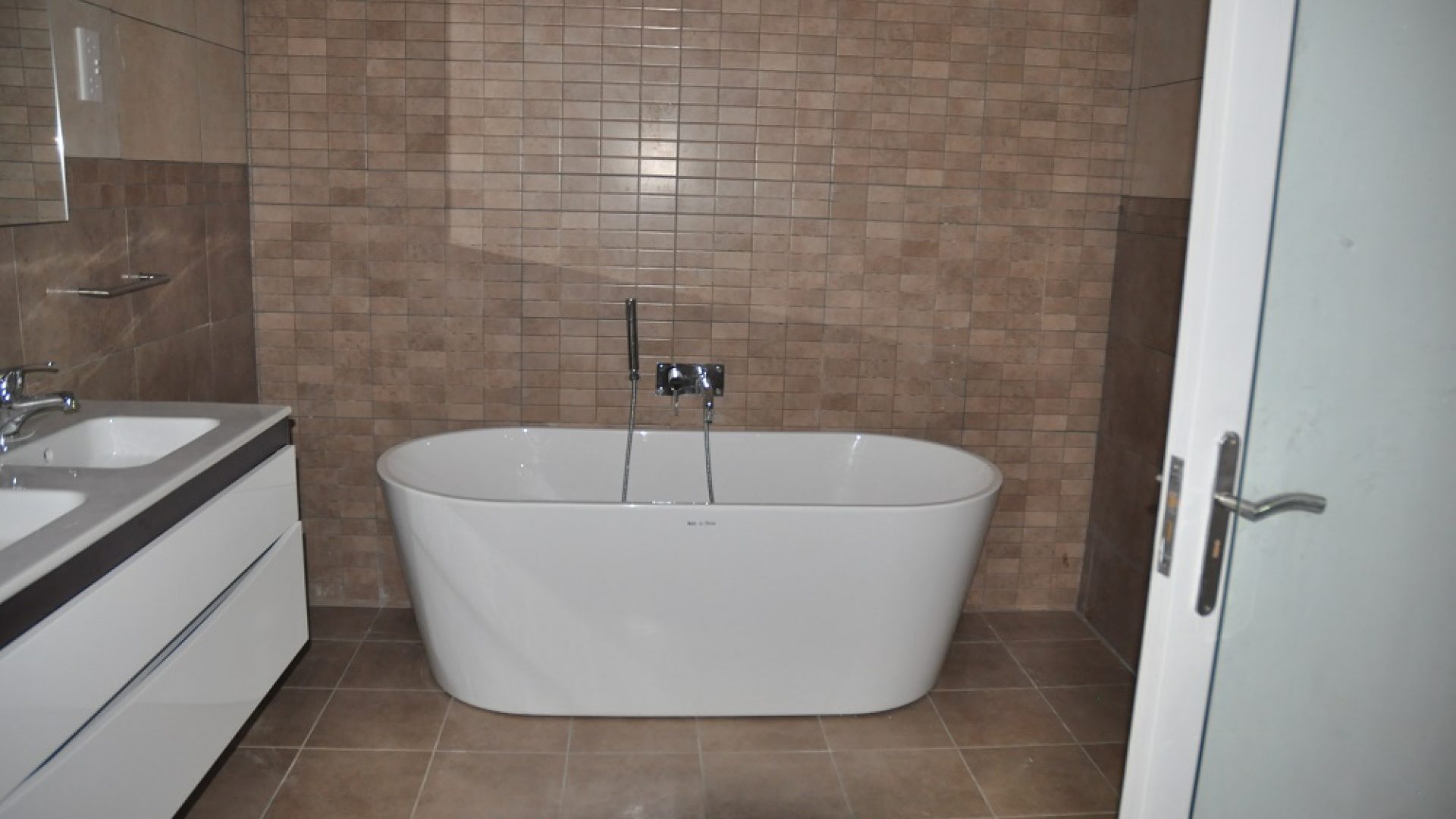 Bathroom Oysterbay Villa by Tanganyika Estate Agents