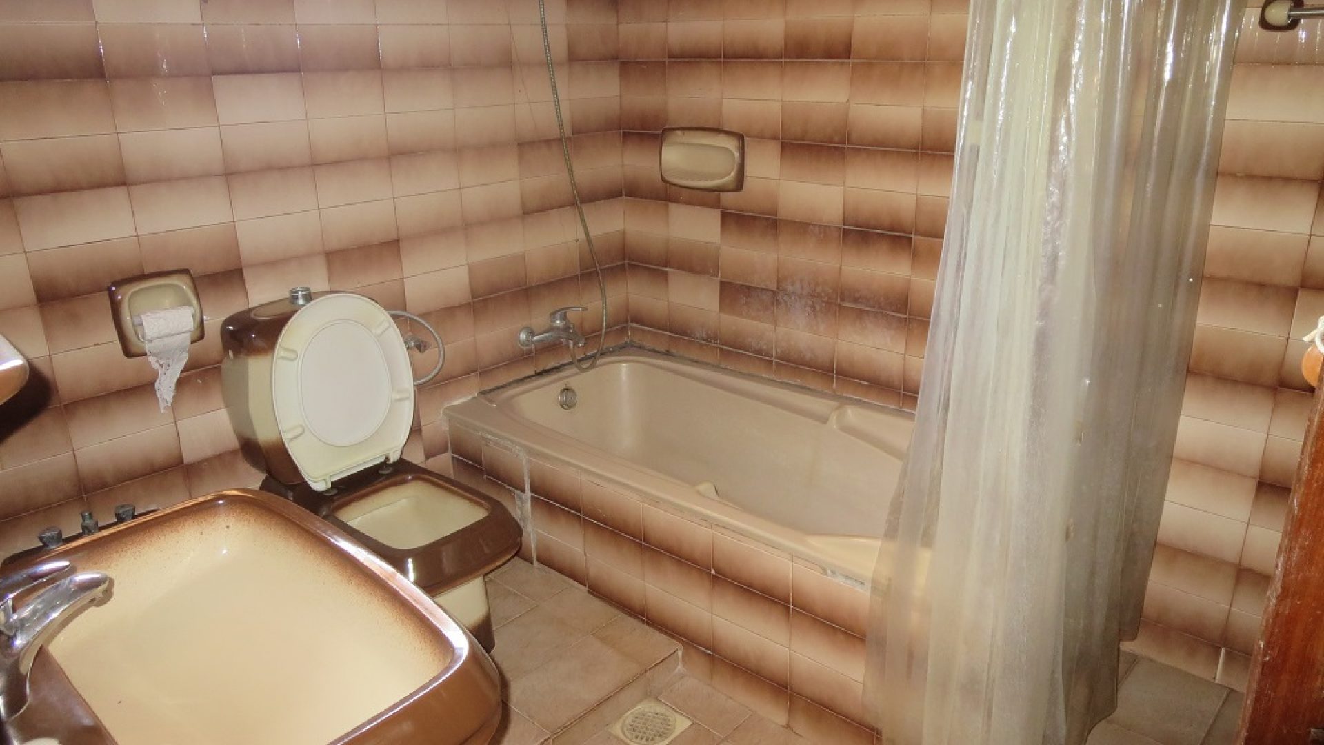 Bathroom of the Four Bedroom House in Masaki, Dar es Salaam by Tanganyika Estate Agents