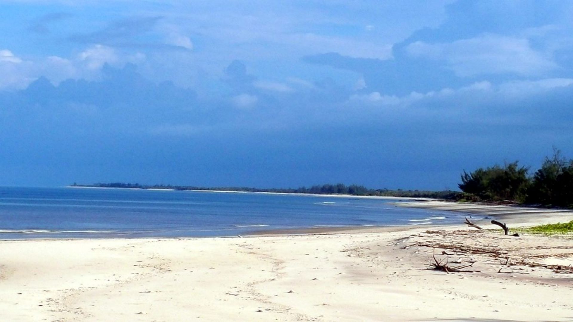 Indian Ocean – Bordering Saadani!