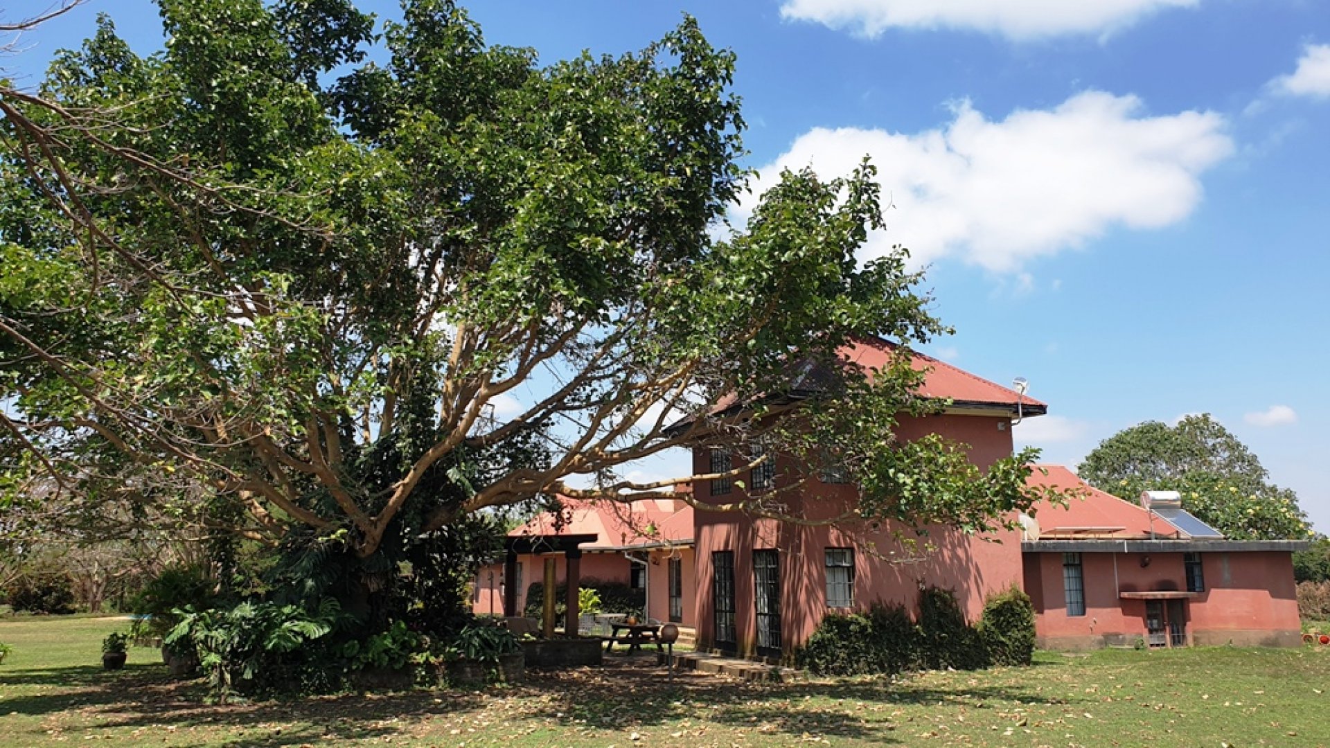 Five Bedroom Property for Sale in Dolly Estate