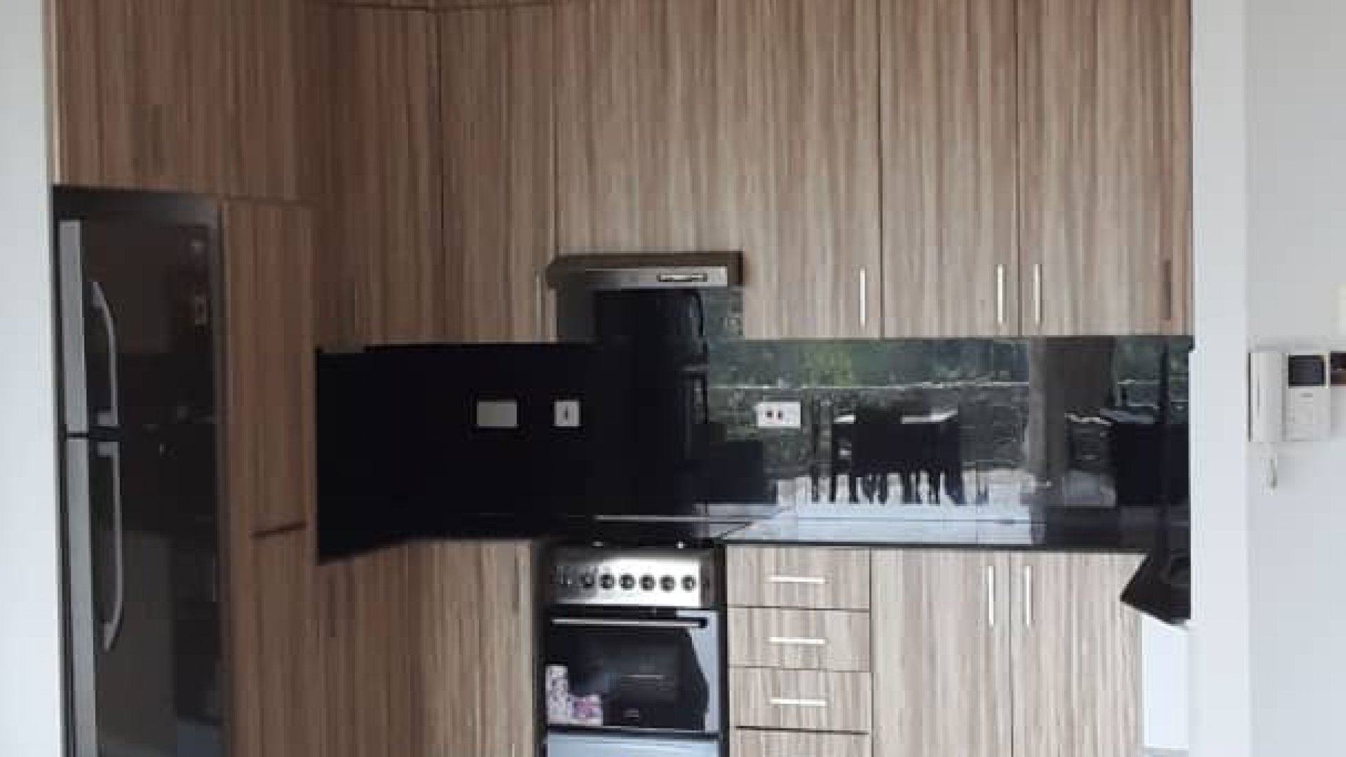 Three Bedroom Furnished Flat in Oyster Bay