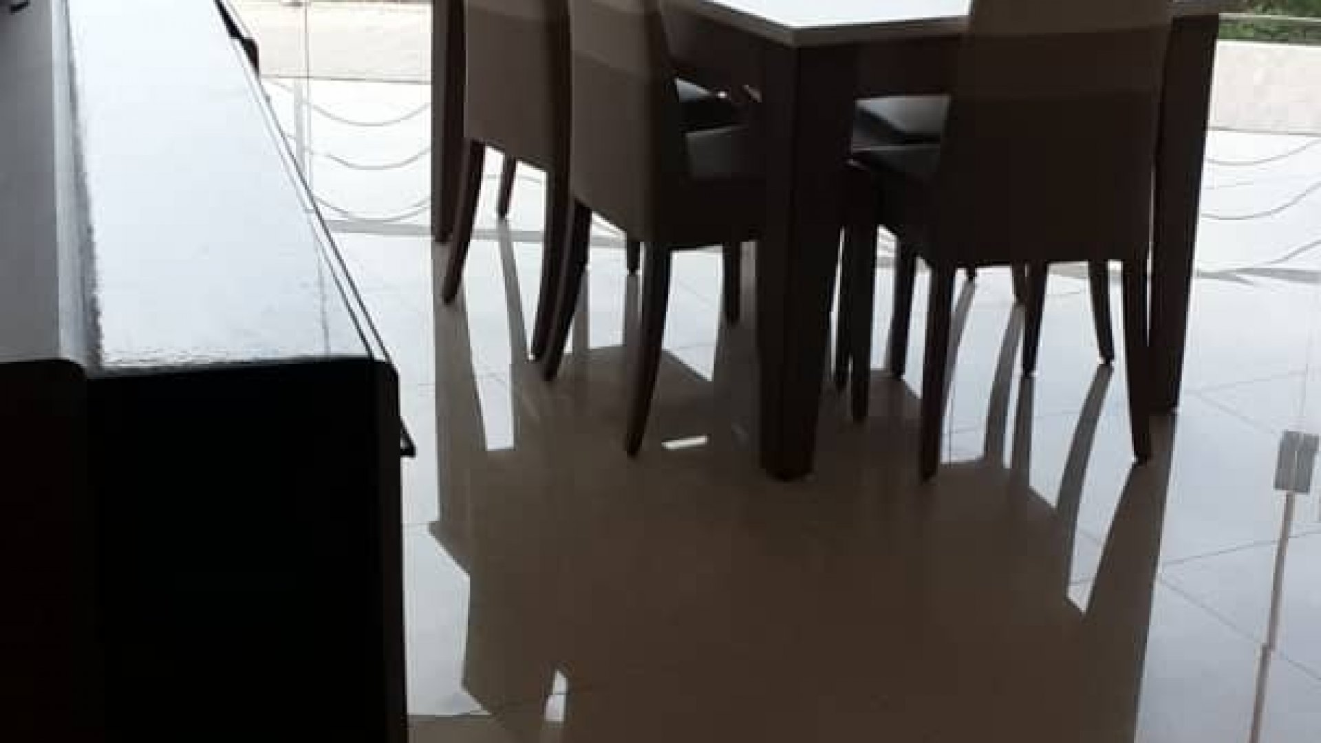 Three Bedroom Furnished Flat in Oyster Bay