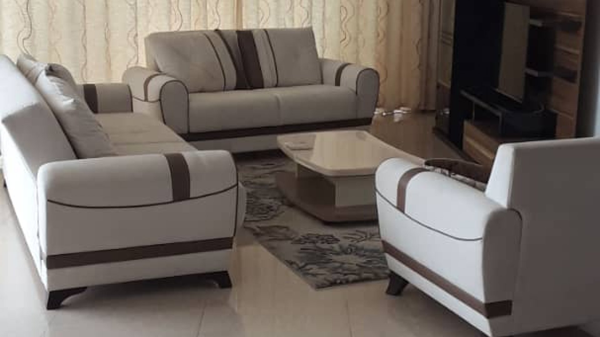 Three Bedroom Furnished Flat in Oyster Bay