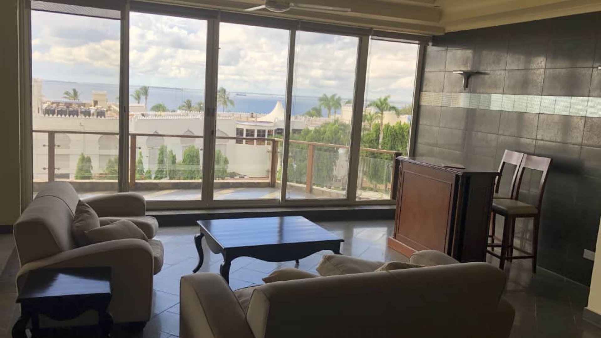 Three Bedroom Furnished Apartment in Oyster Bay