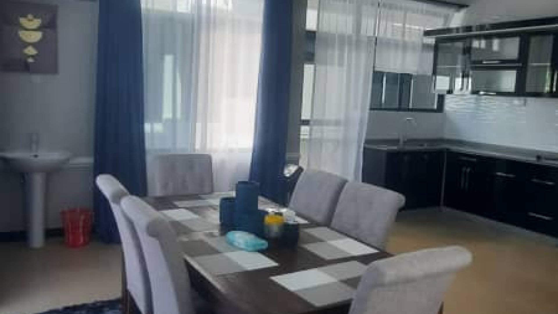 Three Bedroom Four Bathroom Apartment in Oysterbay